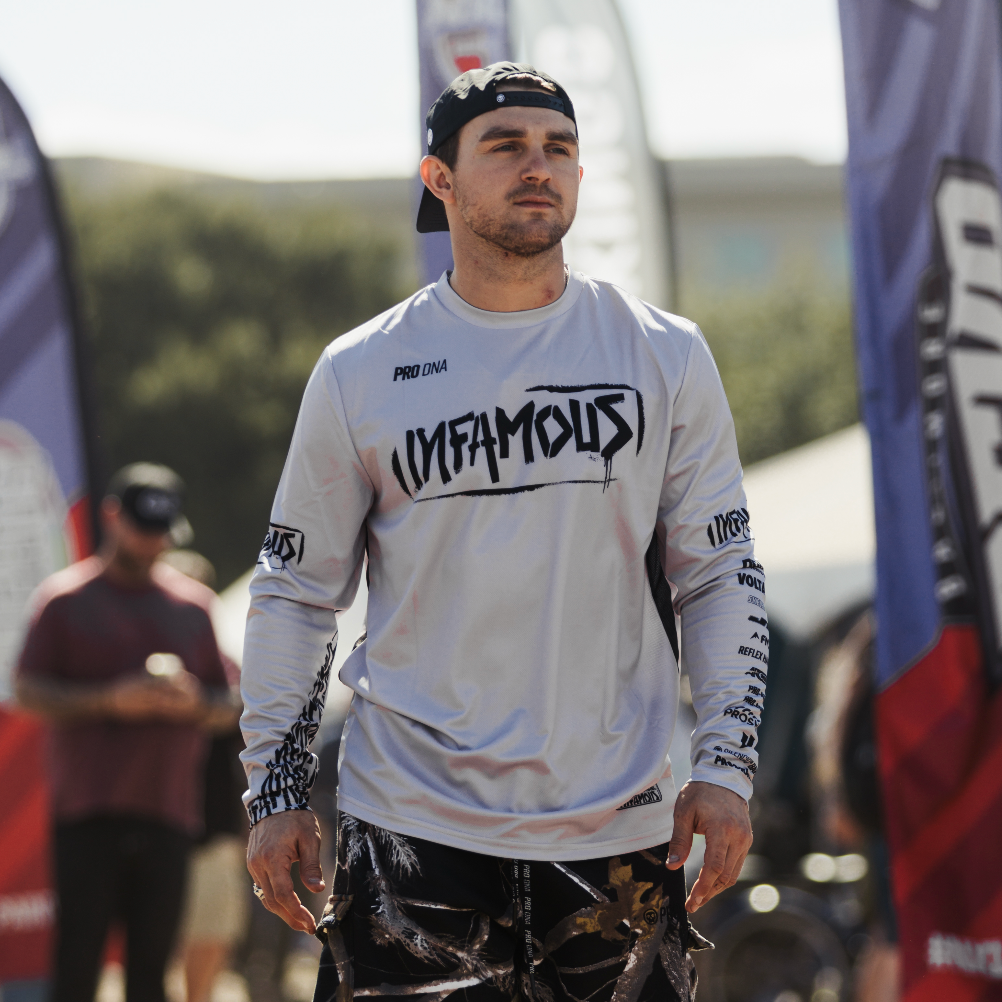 PERFORMANCE LONG SLEEVE - INFAMOUS TEAM WEAR (GREY)