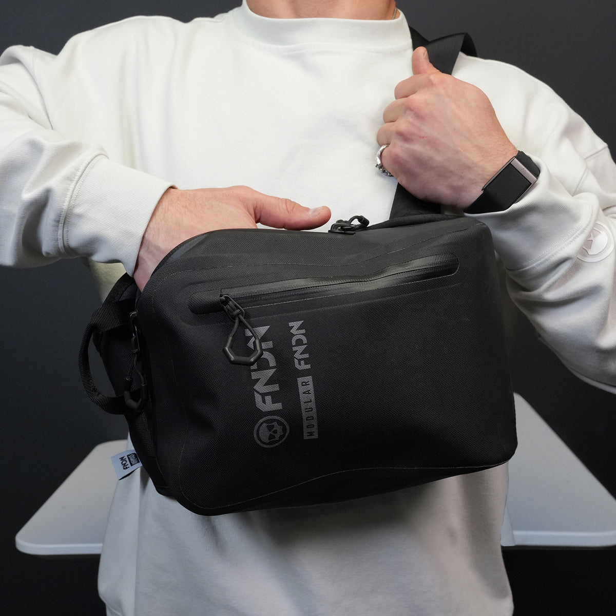 FNDN® TECH SLING BAG