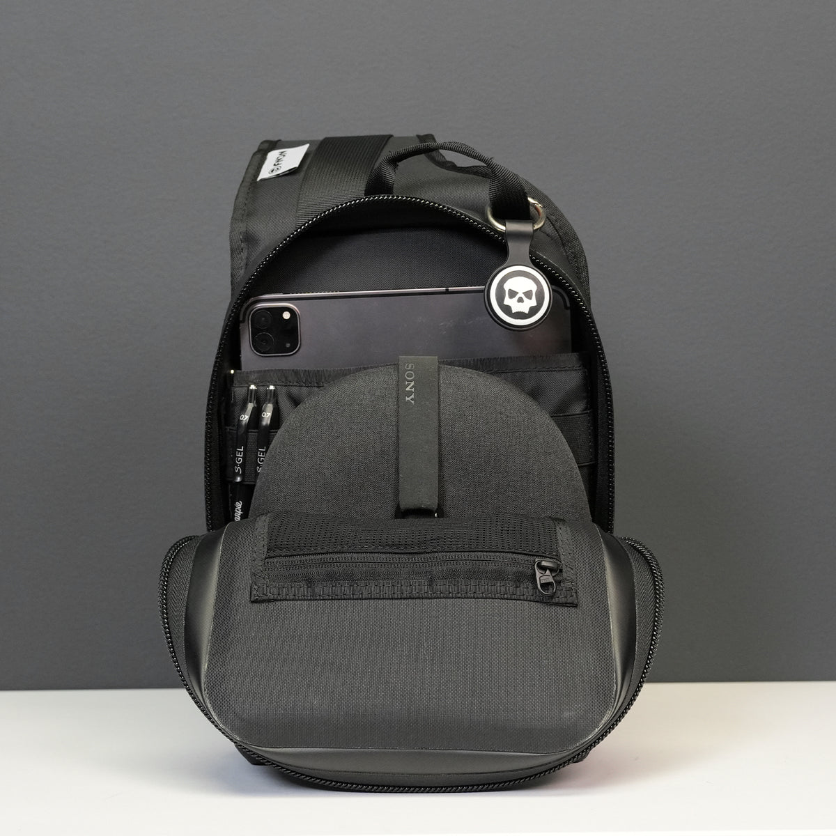 FNDN® TECH SLING BAG
